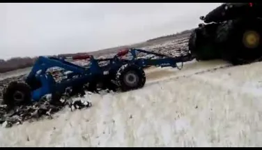 Видео работы чизельного плуга в КТ 