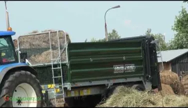 Видео работы разбрасыватель органических удобрений